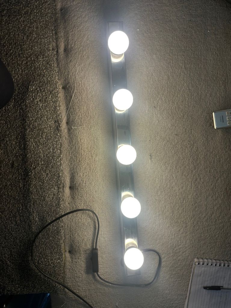 5 bulb ikea Hollywood light makeup vanity dressing table mirror light