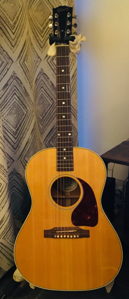 Gibson LG2 American Eagle Acoustic/Electric. (2018). Superb condition.