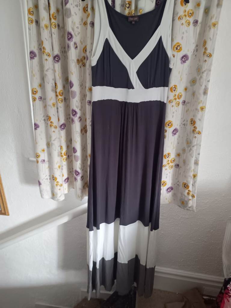 LOVELY MAXI DRESS FROM PHASE EIGHT - SIZE 12