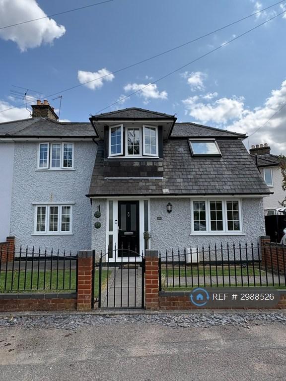 4 bedroom house in Wembley Road, Hampton, TW12 (4 bed) (#2988526)