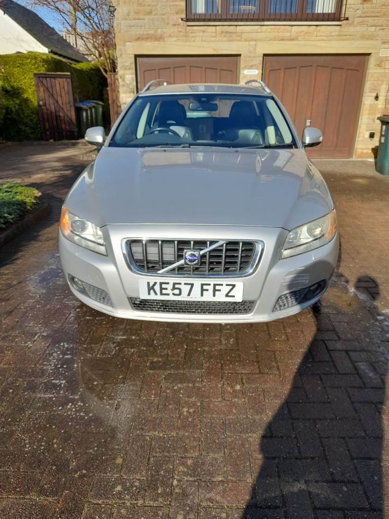 VOLVO V70 SE LUX D AUTO - DECEMBER 2007 (57 Plate)