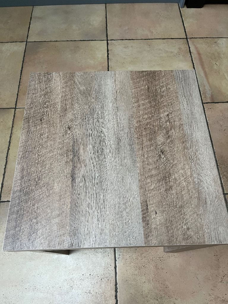 Faux wood side/lamp table