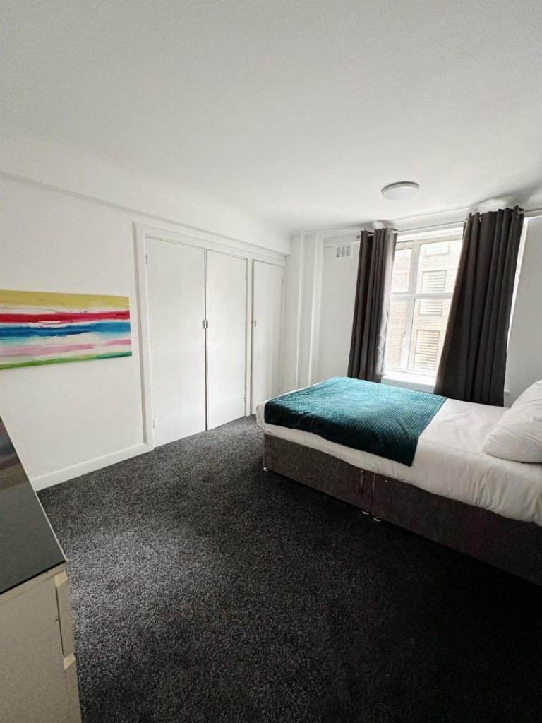 20 Park West — Room M1