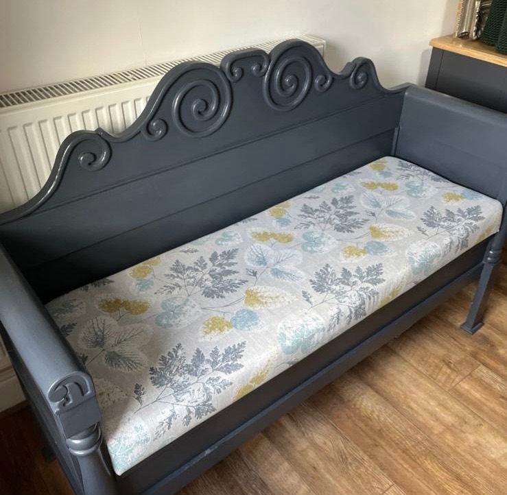 INDOOR 3 SEATER REPRODUCTION SETTLE BENCH-Solid Construction-Great for Hallway, Dining, Boot Room