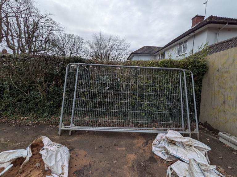Metal fencing, construction, temporary fence, 