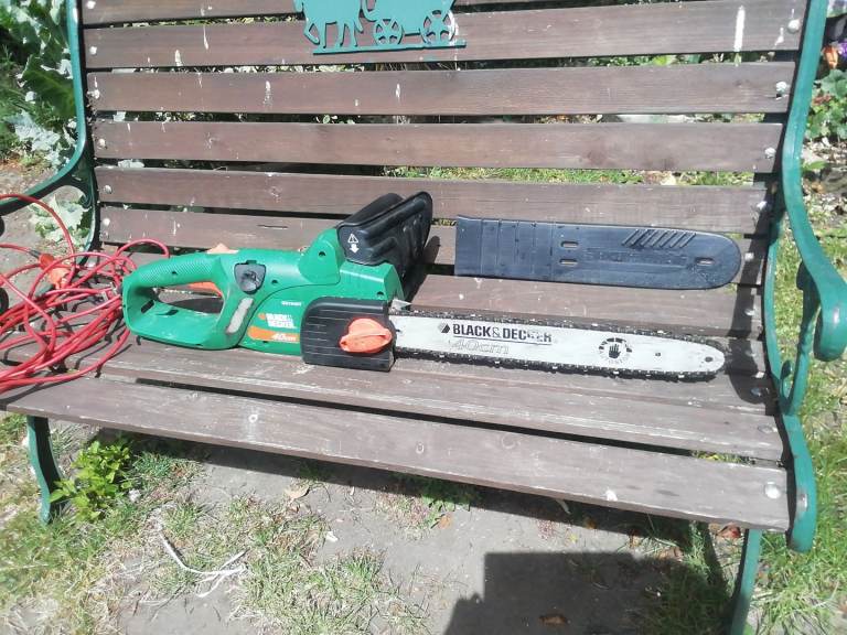 B & Decker electric chainsaw 