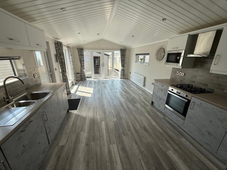 2021 OAKGROVE OAKDALE 42X14 • BS3632 • TIMBER LODGE • £45,995