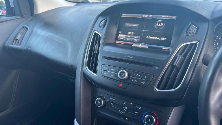 2016 Ford Focus 1.0 EcoBoost 125 Zetec 5dr HATCHBACK PETROL Manual