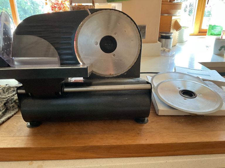 Meat slicer