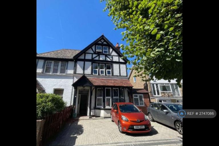 5 bedroom flat in Surbiton, Surbiton, KT5 (5 bed) (#2747086)