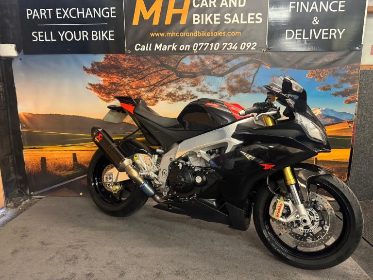 2014 Aprilia RSV RSV4 R APRC 3200 MILES Akrapovic Stunning Superbike Petrol Manual