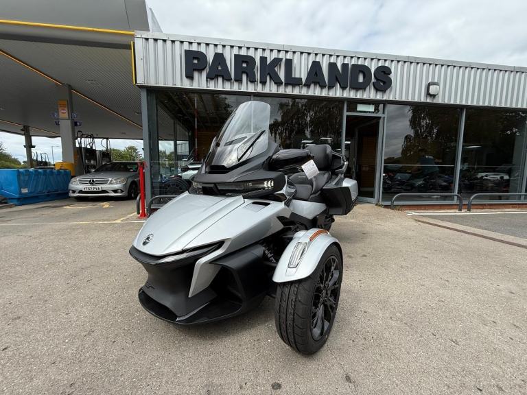 2025 Can-Am Spyder RT Limited 1330cc 6 speed semiauto trike Hyper Silver