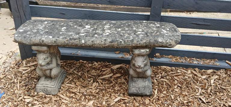 Squrrel bench (stone) 