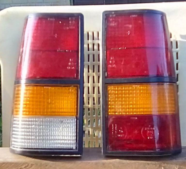 VAUXHALL NOVA 1.3 SR  PAIR REAR BRAKE LIGHTS AND INDICATORS N/S AND O/S EX 1987 D REG
