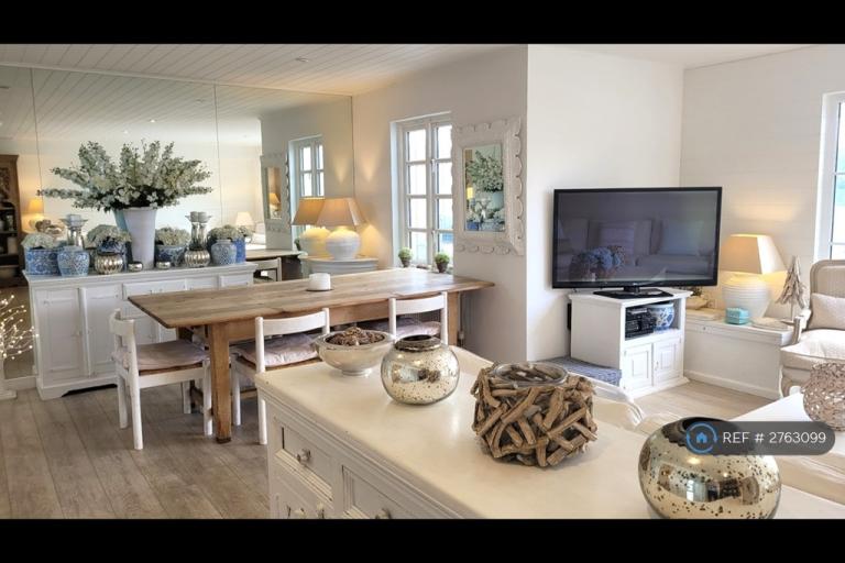 3 bedroom house in Windrush Lake, South Cerney, Cirencester, GL7 (3 bed) (#2763099)