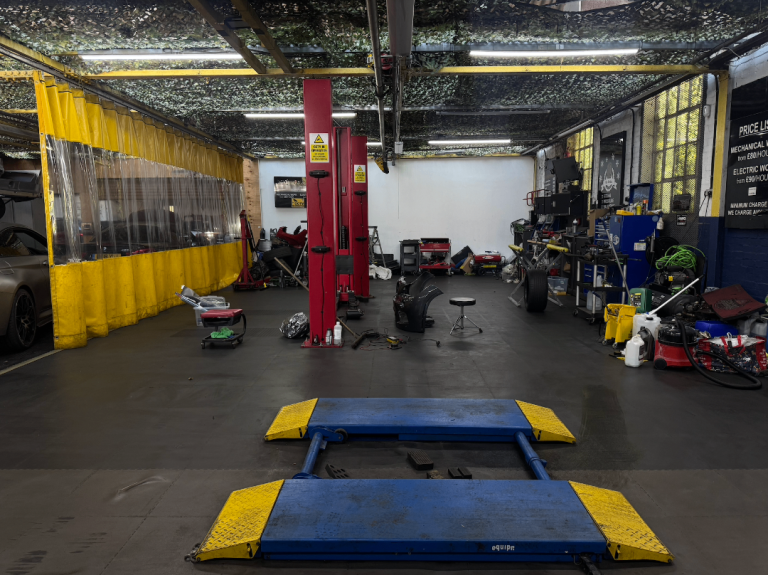 Garage/Workshop for Sale – Fully Equipped Workshop with Office Space