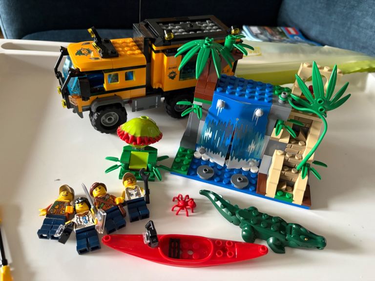 Lego city set 60160 complete