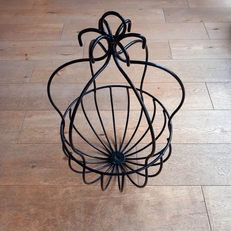 Metal Hanging Basket 