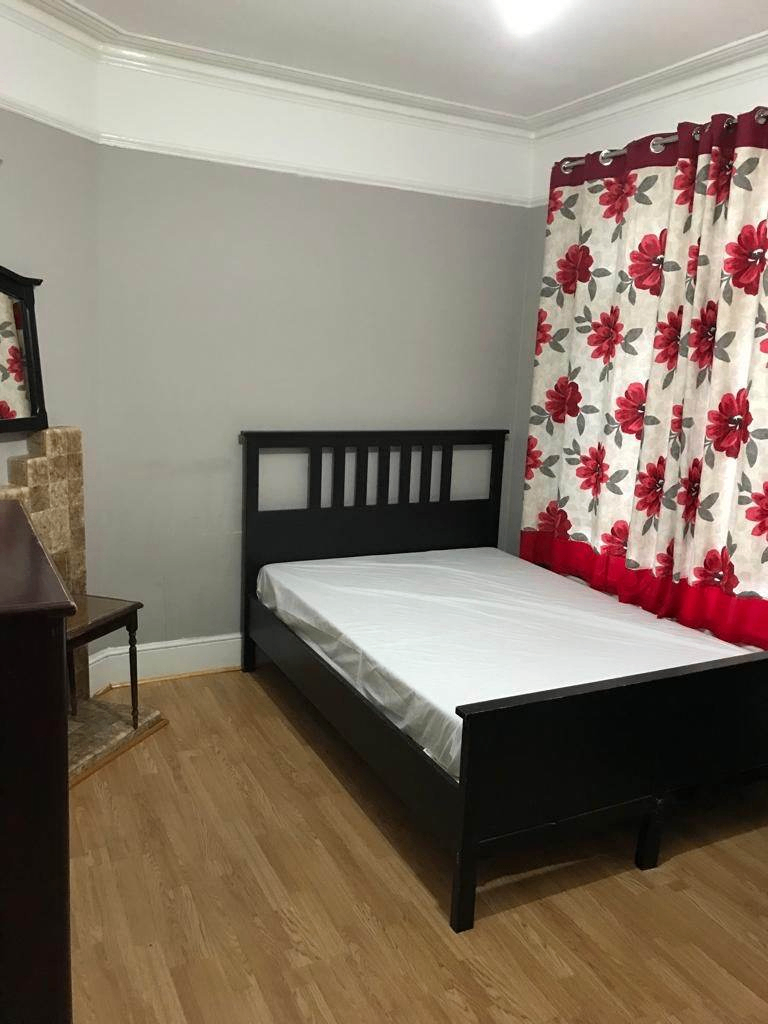 Spacious & Cosy double room for Rent IG3 9XQ