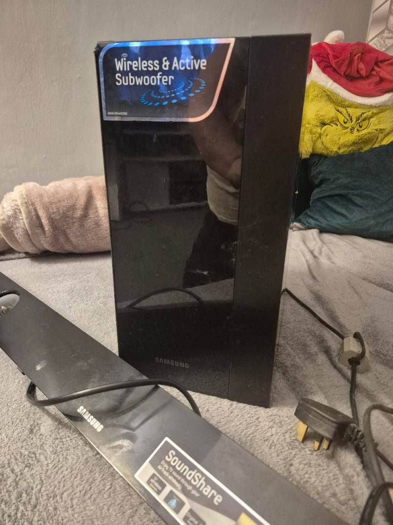 Samsung HW-F450 Soundbar with Wireless Subwoofer – Good Condition