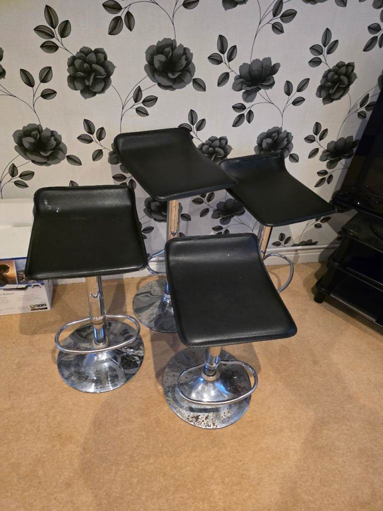4 Bar stools