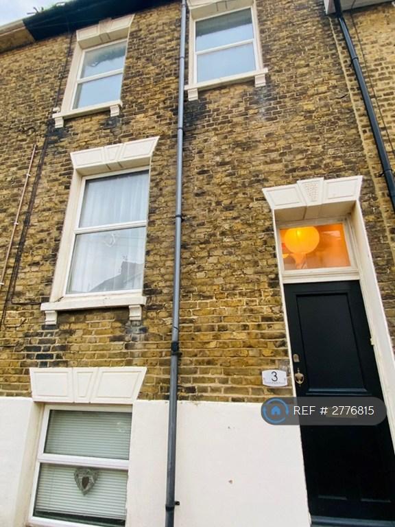 2 bedroom flat in Fonblanque Road, Sheerness, ME12 (2 bed) (#2776815)