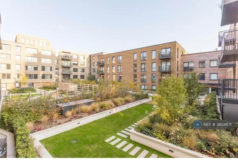 1 bedroom flat in Copenhagen Court, London, SE8 (1 bed) (#2804671)