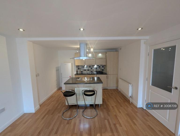 2 bedroom flat in Wellington Road, Manchester, M20 (2 bed) (#3008709)
