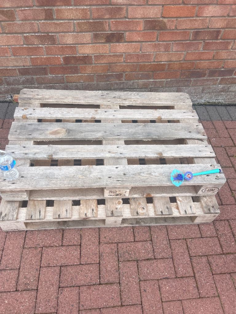 2 x wooden pallets, free for uplift from KA7