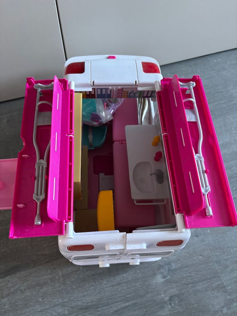Barbie ambulance 