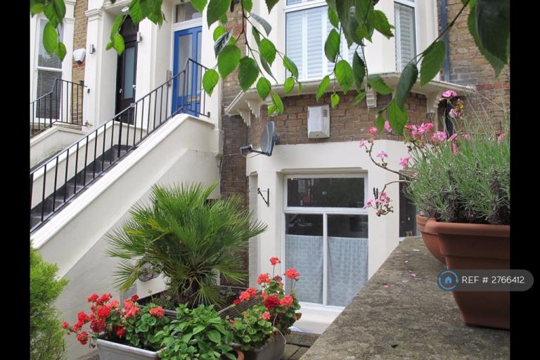 2 bedroom flat in Ashmore Road, London, W9 (2 bed) (#2766412)