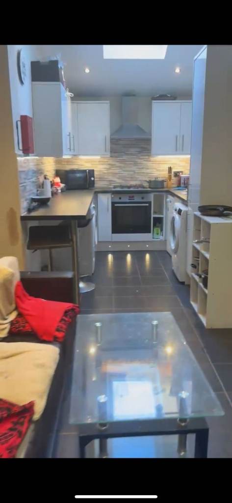 URGENT TENANCY TAKEOVER FALLOWFIELD