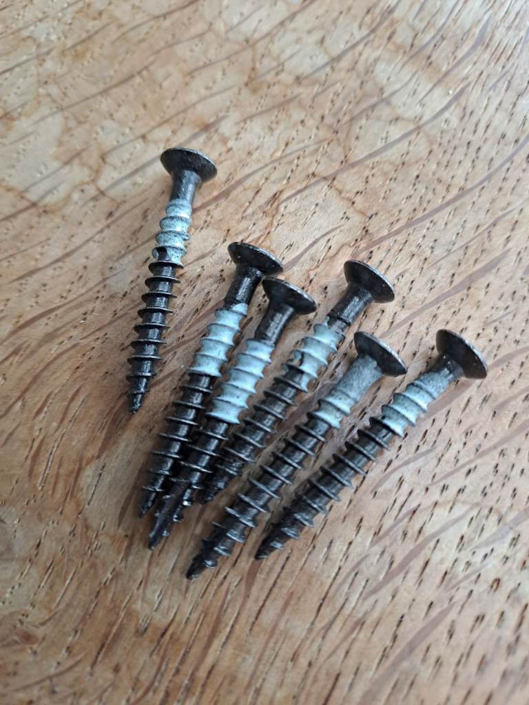 Wood screws x 500+ interior/exterior