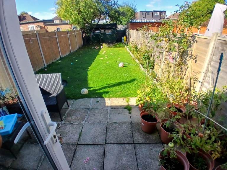 Spacious Single Room With ALL BILLS INCLUDED in Cheam Area In Sutton