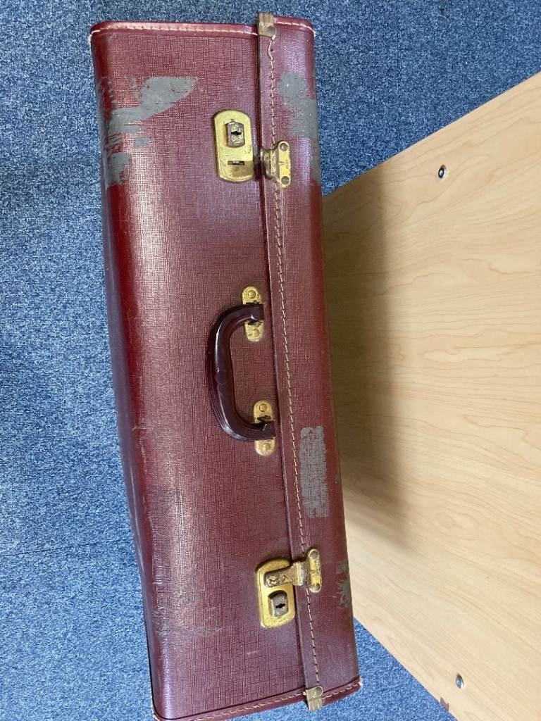 VINTAGE ANTIQUE SUITCASE FOR FILM PROPS COLLECTABLES