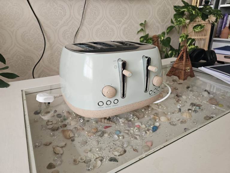 Toaster - light green - good condition