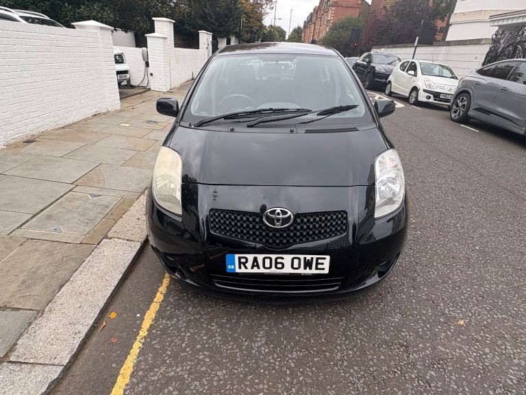 toyota YARIS,2006 1.3 automatic 5 doors,drives great, great condition , 90k miles,1 year mot,2 keys 