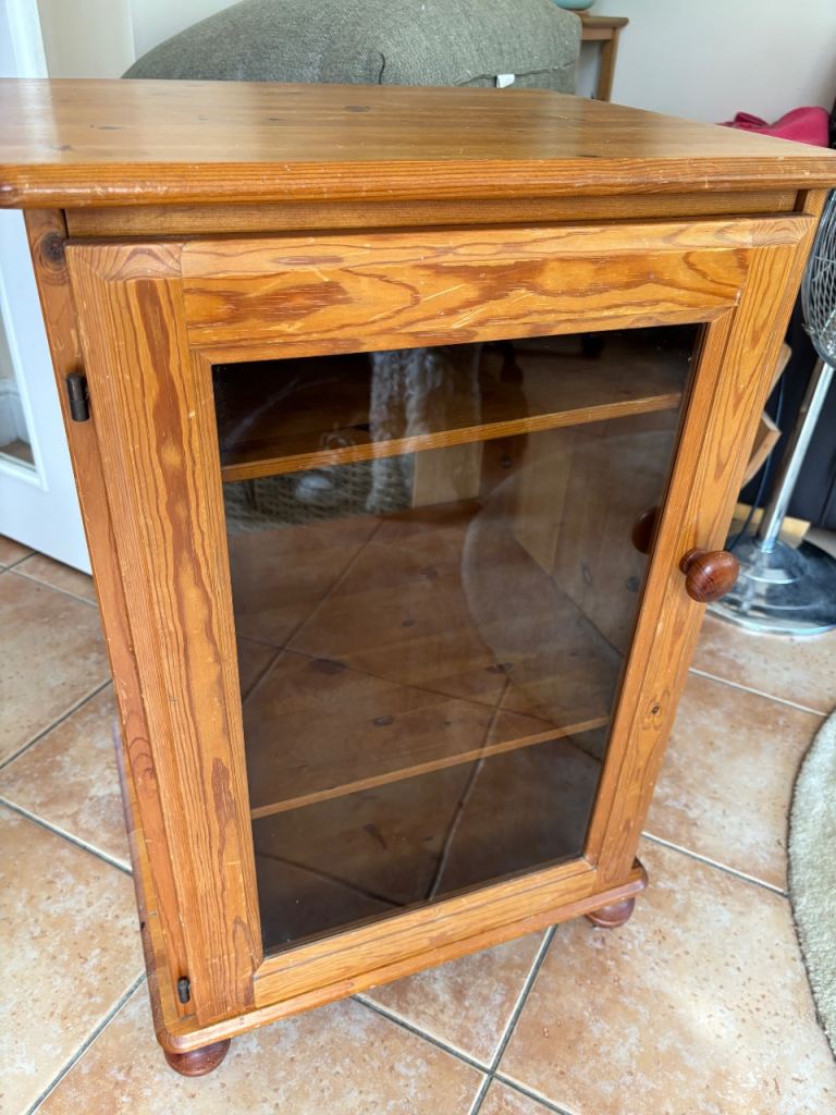 Free pine HiFi cabinet with turntable shelf 