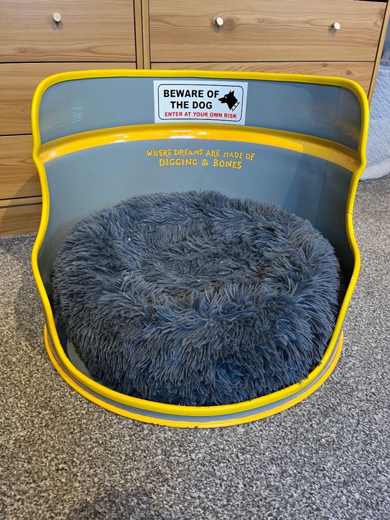 Oil drum dogs bed 