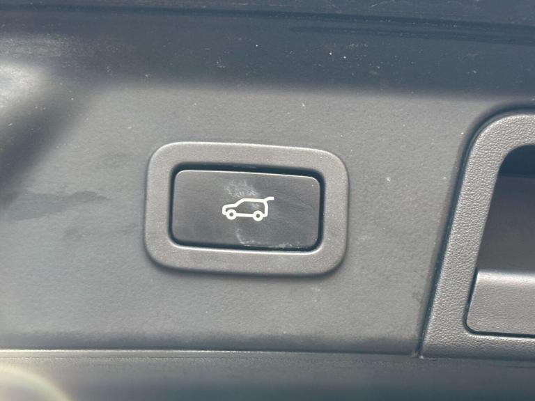 2019 Land Rover Range Rover Velar 2.0 D180 R-Dynamic SE 5dr Auto ESTATE DIESEL Automatic