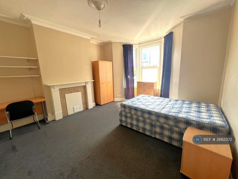 6 bedroom house in Manor Road, Bristol, BS7 (6 bed) (#2662372)
