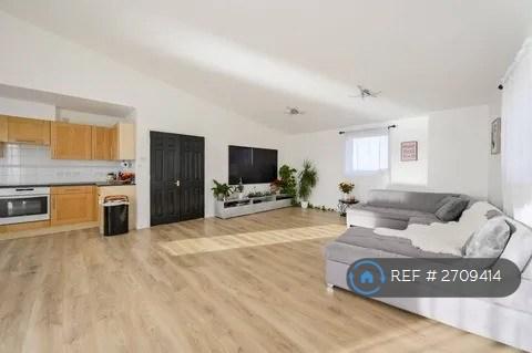2 bedroom flat in Inverness Mews, London, E16 (2 bed) (#2709414)