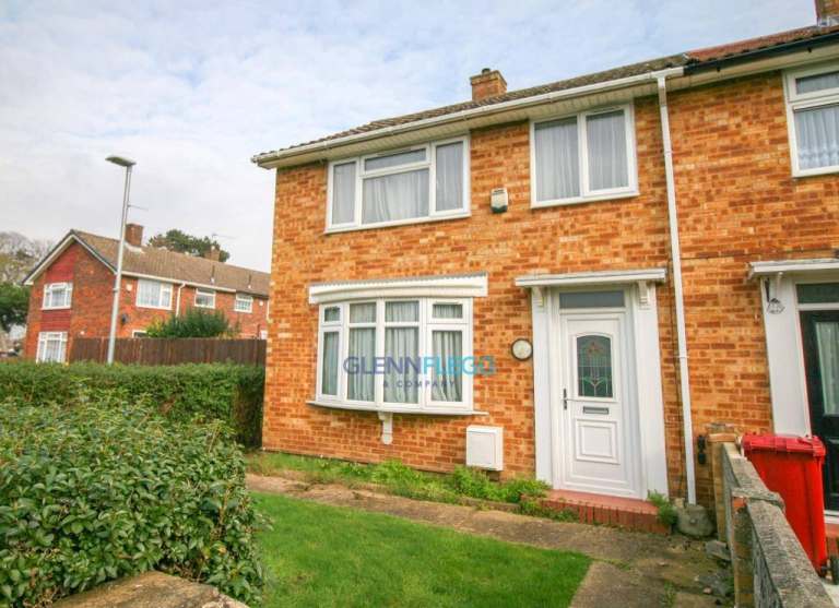 Spacious 3 bed end of terraced house 