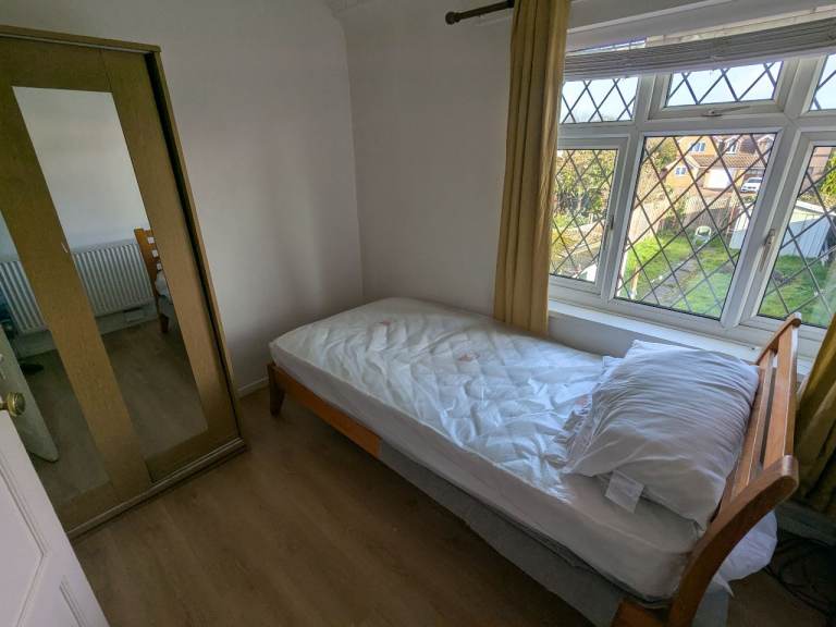 Bills Included, Single Room, Ideal for Tesco Distribution Centre, Green Park, M4