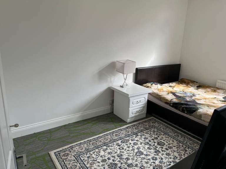Double room with own shower room in High Barnet 