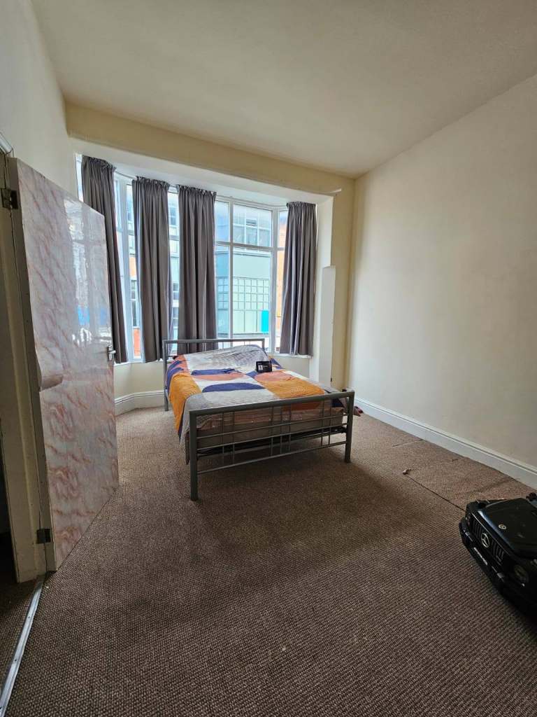 flat at town centre, electric&heating included