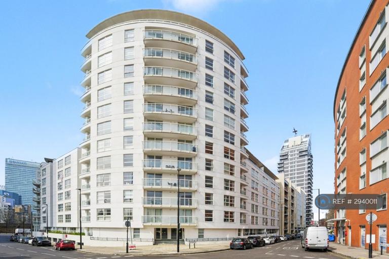 2 bedroom flat in Aurora Building, London, E14 (2 bed) (#2940011)