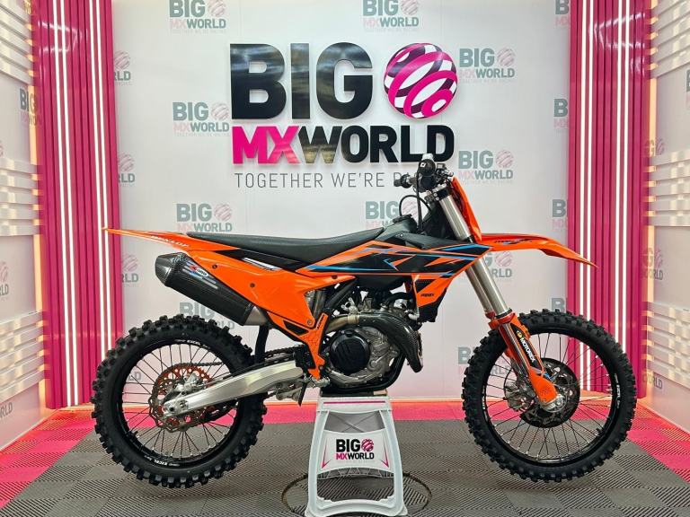 KTM SXF 450 2026 - Only 1.8 Hours - Stock & Carbon Extras