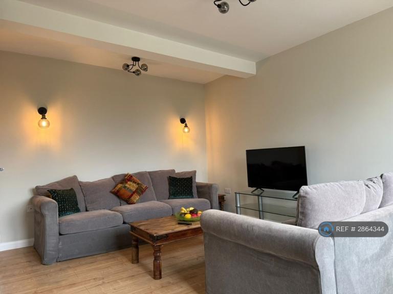 2 bedroom flat in Sunny Gardens Road, Hendon, NW4 (2 bed) (#2864344)