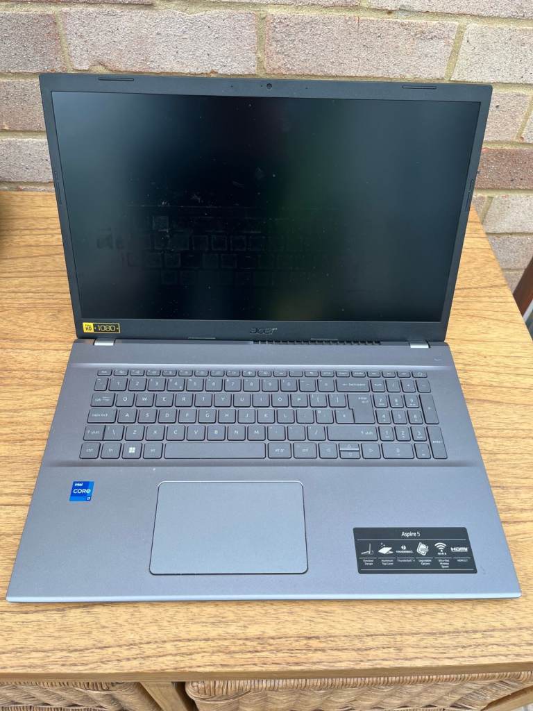 ACER ASPIRE LAPTOP  - ONLY 6 MONTHS OLD